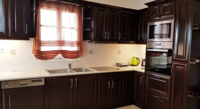 Коттедж Antonis House