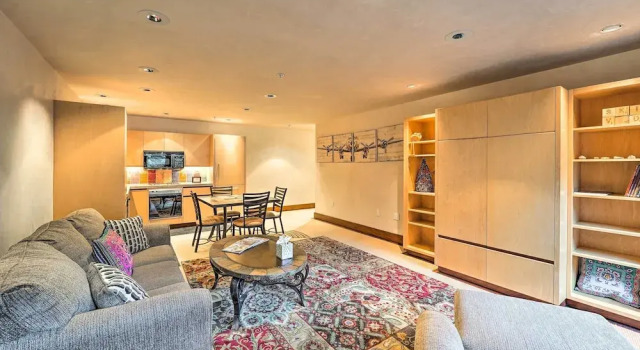 Sun Valley Estate w/ Private Pool, Theater & Gym
