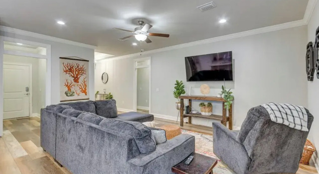 Chic Navarre Getaway w/ Large Yard: 4 Mi to Beach!, Брондау Демалыс үйі Navarre Panhandle Florida
