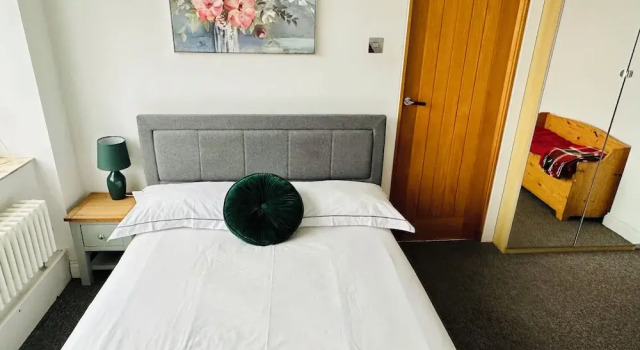Апартаменты Standard Camden Skyview Quality Apartment