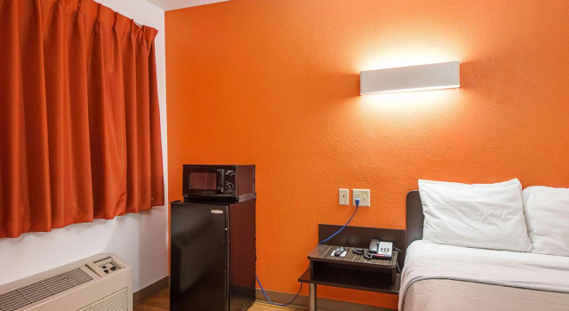Motel 6 San Antonio, TX - Fiesta Trails