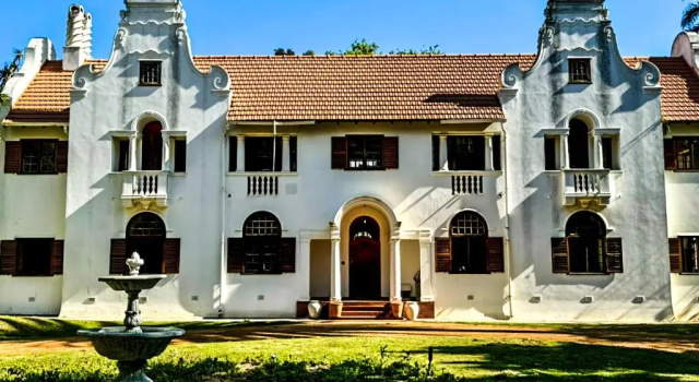19 Glenhof Road House