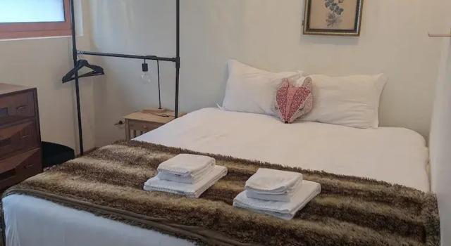Апартаменты Alegr0 · 60s Chic Central Apartment w/ Garden