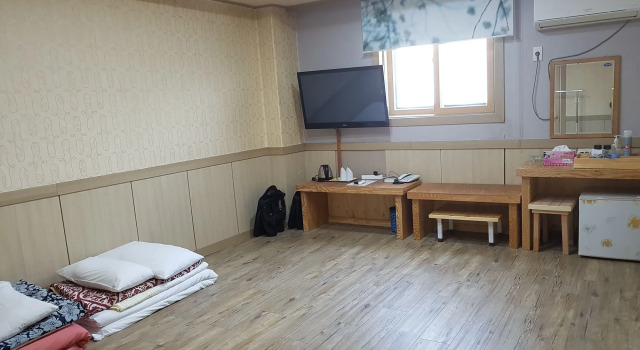 B&F Hotel