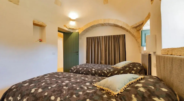 Trullo Pietra Rossa with Pool by Wonderful Italy, Buchen Sie Villa Hotels in Ostuni mit Pool, Schwimmbad