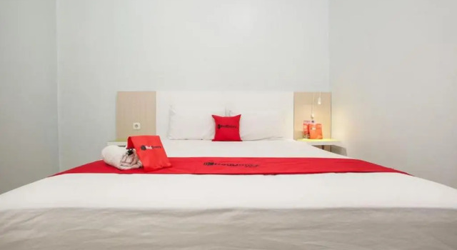 Economy Double room RedDoorz Syariah at Kartohardjo Madiun