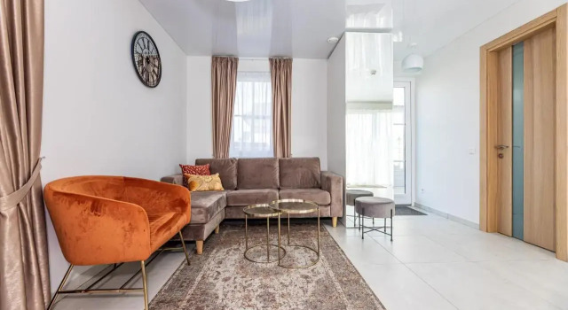 Bright 2bedroom home @terrace+parking, by Cohost, Boek Hotel Palanga 