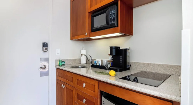 Студия Premium Renovated Pacific Monarch Studio Near Waikiki Beach