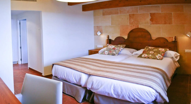 Hotel Rural Binigaus Vell, Prenota Hotel Es Migjorn Gran Minorca
