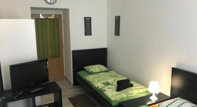 3 Bed Flat - Sleeps 20 - Smoking Room - Wifi
