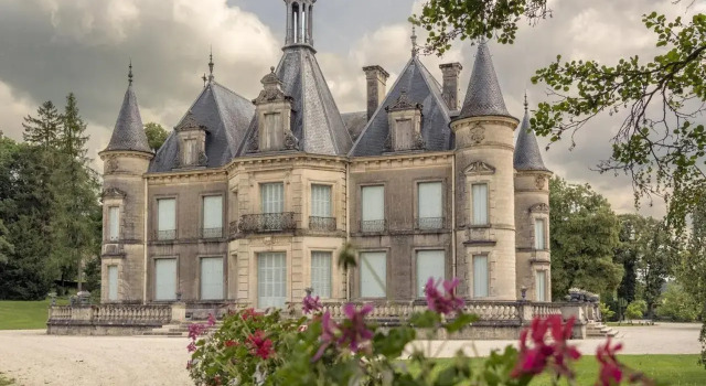 Gîte pour 12 face au château de Thillombois avec jardin, cheminée et équipements PMR - FR-1-585-38, 预订 酒店 伊斯舍 洛林大区