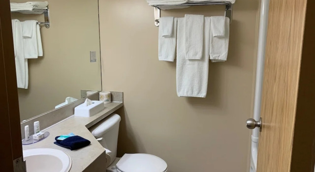 Номер Executive Super 8 by Wyndham Swan River MB