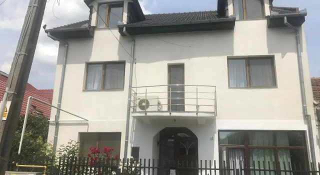 Spacious and cozy 3BD+Terrace Couples Apartment