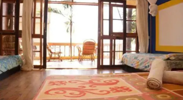 Salida del Sol, Varaa Hotelli Patnem Lagos