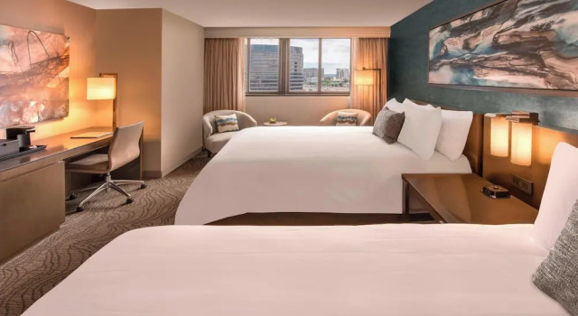 Четырёхместный клубный номер Standard Denver Marriott Tech Center