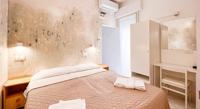 Hotel Giulio Cesare, Забронировать Отель Каттолика Побережье Римини, рядом с Аквариум Le Navi