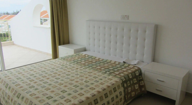 Bayview Gardens, Boek Hotel Germasogeia 