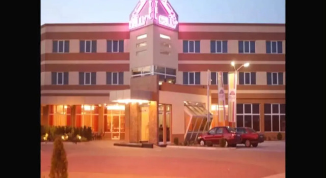 Celly Hotel, Забронировать Отель Отели Арджеш с парковкой, Парковка