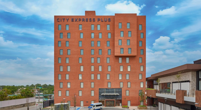 City Express Plus by Marriott Tampico, Rezerwuj Hotel Hotele w Tampico z basenem, Basen