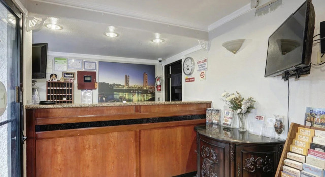 Crossroads Inn - Downtown Sacramento