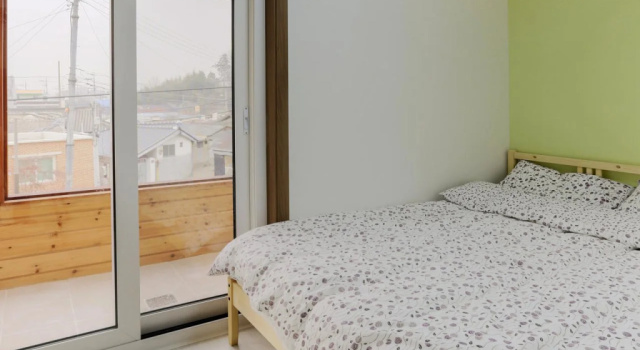 Uryhouse Guesthouse, Забронировать Отель Чонджу Чолла-Пукто, рядом с Конфуцианская школа хянгё в Чонджу