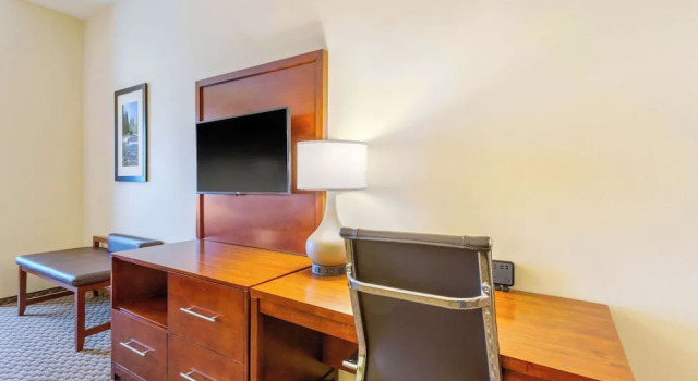 Двухместный номер Standard Comfort Suites Burlington near I-5