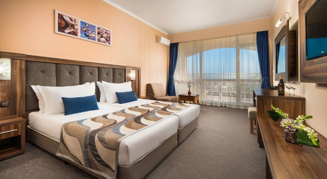 Двухместный номер Comfort с балконом и с видом на город Hotel Alba - All inclusive