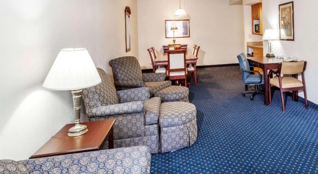 Двухместный люкс Wingate by Wyndham Atlanta/Six Flags Austell