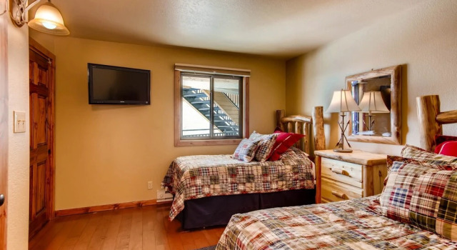 Recently Remodeled 2 Br Condo at the Plaza