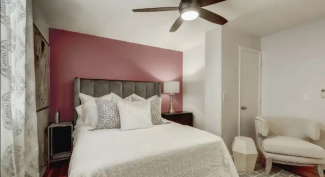 Amazing Retreat - Denver Treasure Sleeps 6, Забронировать Отель Денвер Колорадо, рядом с The Denver Central Market