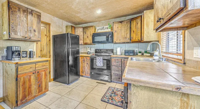 Коттедж Hot Tub Haven w/ Game Room & Grill in Ruidoso!