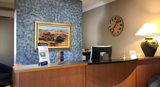 Sunseeker Motor Inn, Забронировать Мини-отель Отели в центре Батманс-Бей с завтраком, отели в центре Батманс-Бей с завтраком