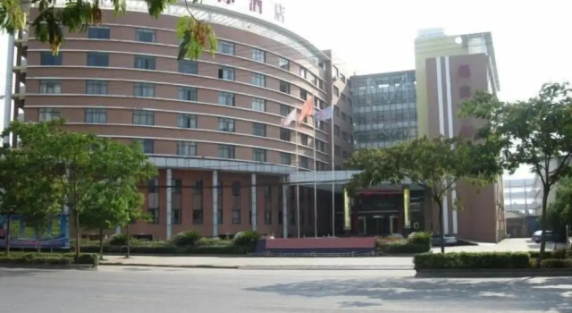 Yuebin International Hotel, Забронировать Отель Джин-Чжоу Хубэй