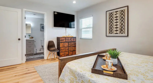 4 Mi to Sofi Stadium, Fenced Yard: Modern Retreat!