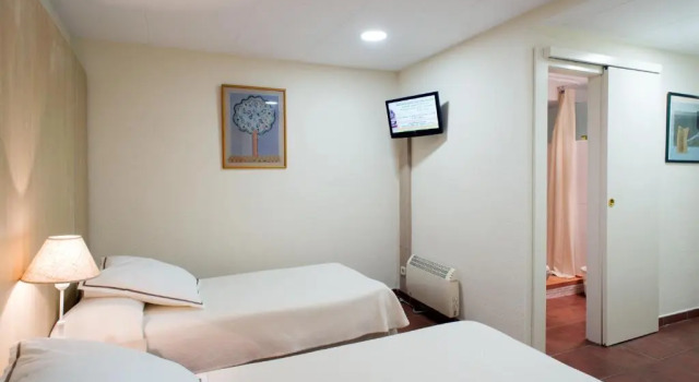Четырёхместный номер Standard с видом на улицу Hotel Capri