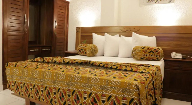 Coconut Grove Sakumono Hotel