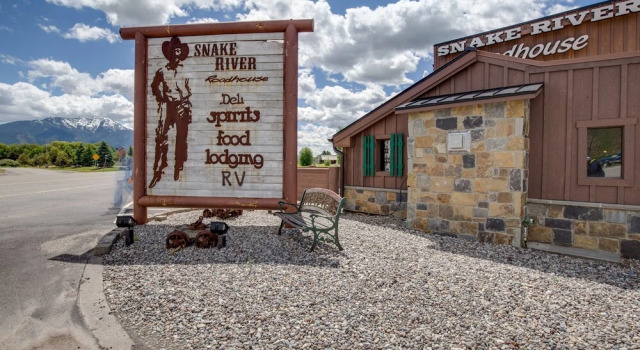 Snake River Roadhouse #3 Cutty's, Book Hotel Swan Valley Idaho