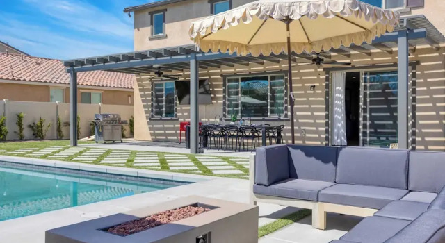 Sleeps 16! Pool Oasis w/ Game Room, Hot Tub, Fire Pit Desert Eden by Avantstay, Reserva ahora Hotel Coachella California