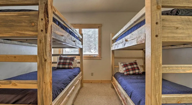 5 Mi to Ski Resort: Breck Home w/ Hot Tub!, Rezerwuj Dom wakacyjny Hotele w Vail Ski z parkingiem, Parking