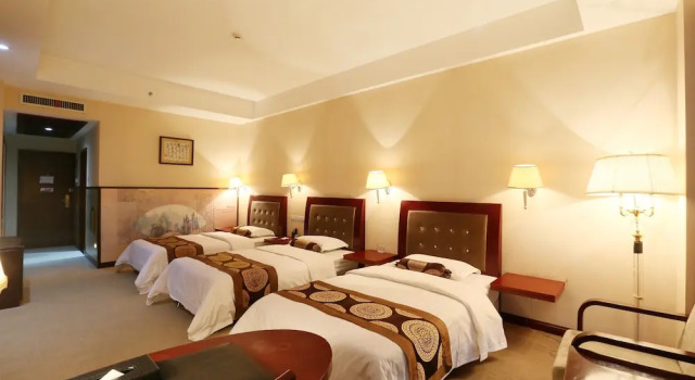 Трёхместный номер Deluxe Jingxi International Hotel