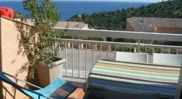 Rental Apartment Brise De Mer - Cavalaire-Sur-Mer, Забронировать Апартаменты/квартира Кавалер-сюр-Мер Сен-Тропе залива, рядом с Plage de Bonporteau