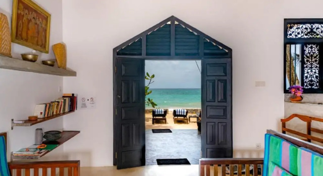 Blue Parrot Beach Villa