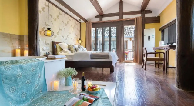 Двухместный люкс Deluxe Lijiang Gui Yuan Tian Ju Guesthouse