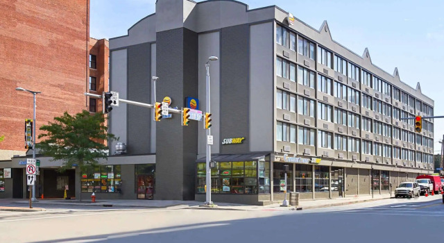 Comfort Inn Cleveland Downtown, Забронировать Отель Отели Кливленда с завтраком, рядом с Торговый комплекс Galleria at Erieview, Завтраки