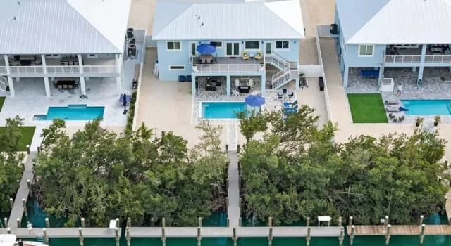 Коттедж Blue Pearl Waterfront Oasis w Pool 70 Dock
