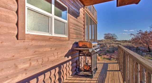 Коттедж Updated Cabin w/ 360-degree Mtn View: 1 Mi to Lake
