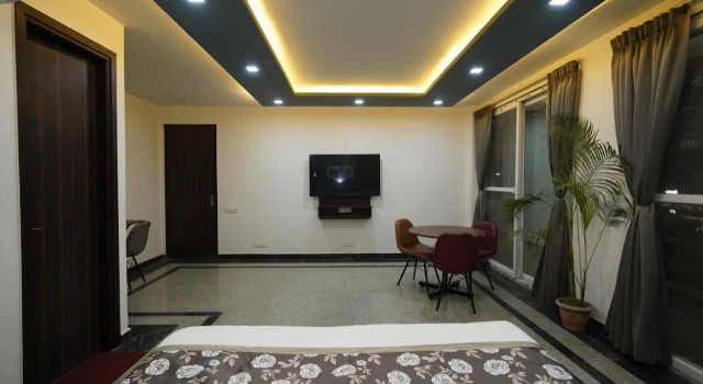 Posh Garden Inn Artemis Hospital Road Gurgaon, Забронировать Отель Отели штата Харьяны с парковкой, Парковка