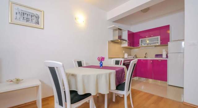 Апартаменты c 1 комнатой с балконом и с красивым видом из окна Apartments Žuvela