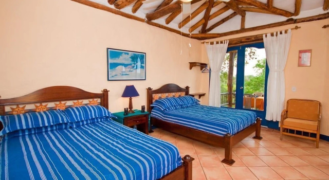 Четырёхместный номер Standard с балконом Mantaraya Lodge