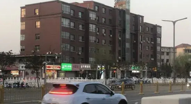Dongshang Hotel (Yuncheng Nanfeng Plaza)